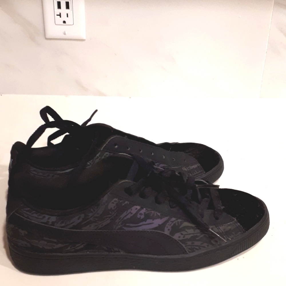 Black Puma Women's Sneakers in Size 8.5